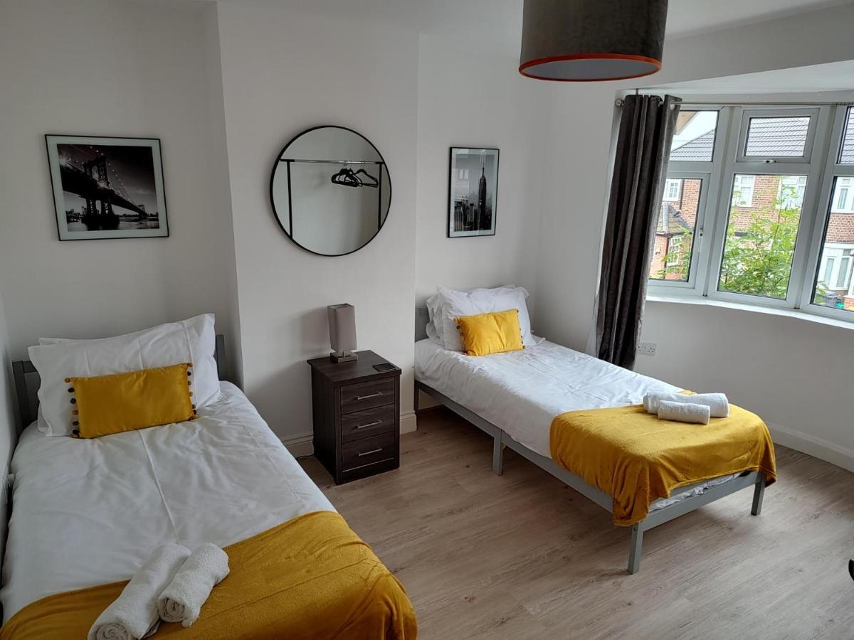Wavertree Drive 3 Bed Contractor Home In レスター エクステリア 写真