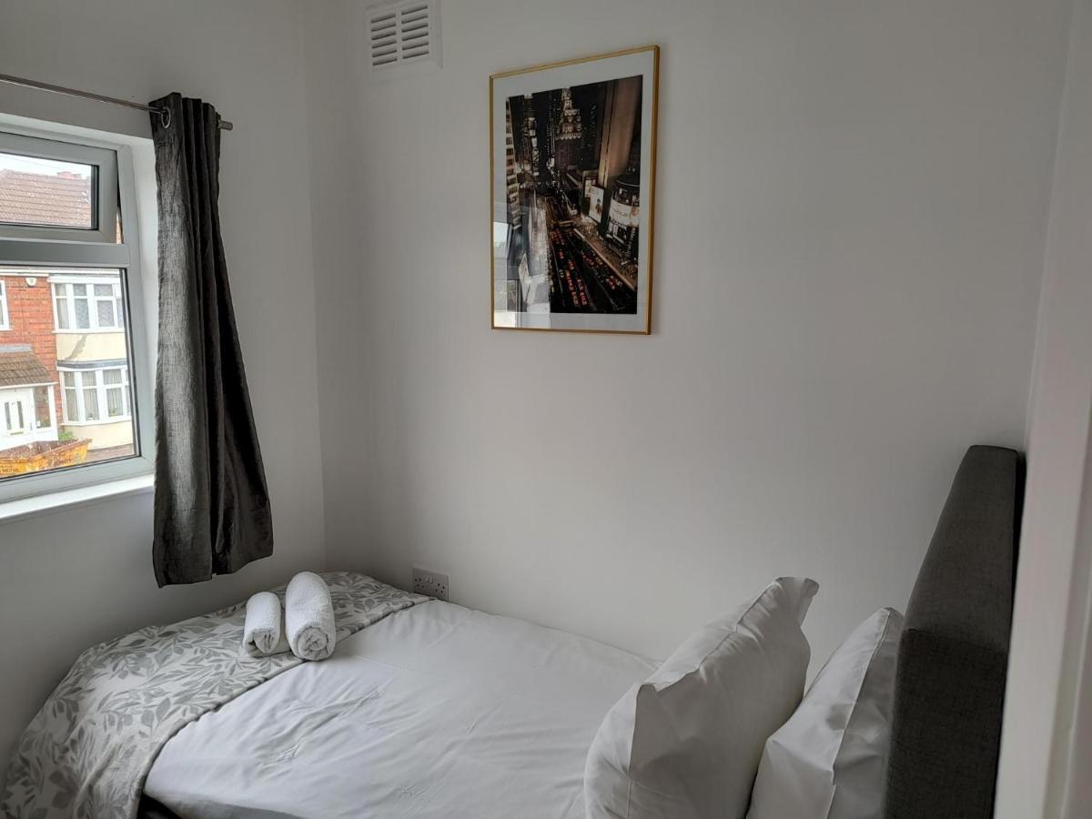 Wavertree Drive 3 Bed Contractor Home In レスター エクステリア 写真