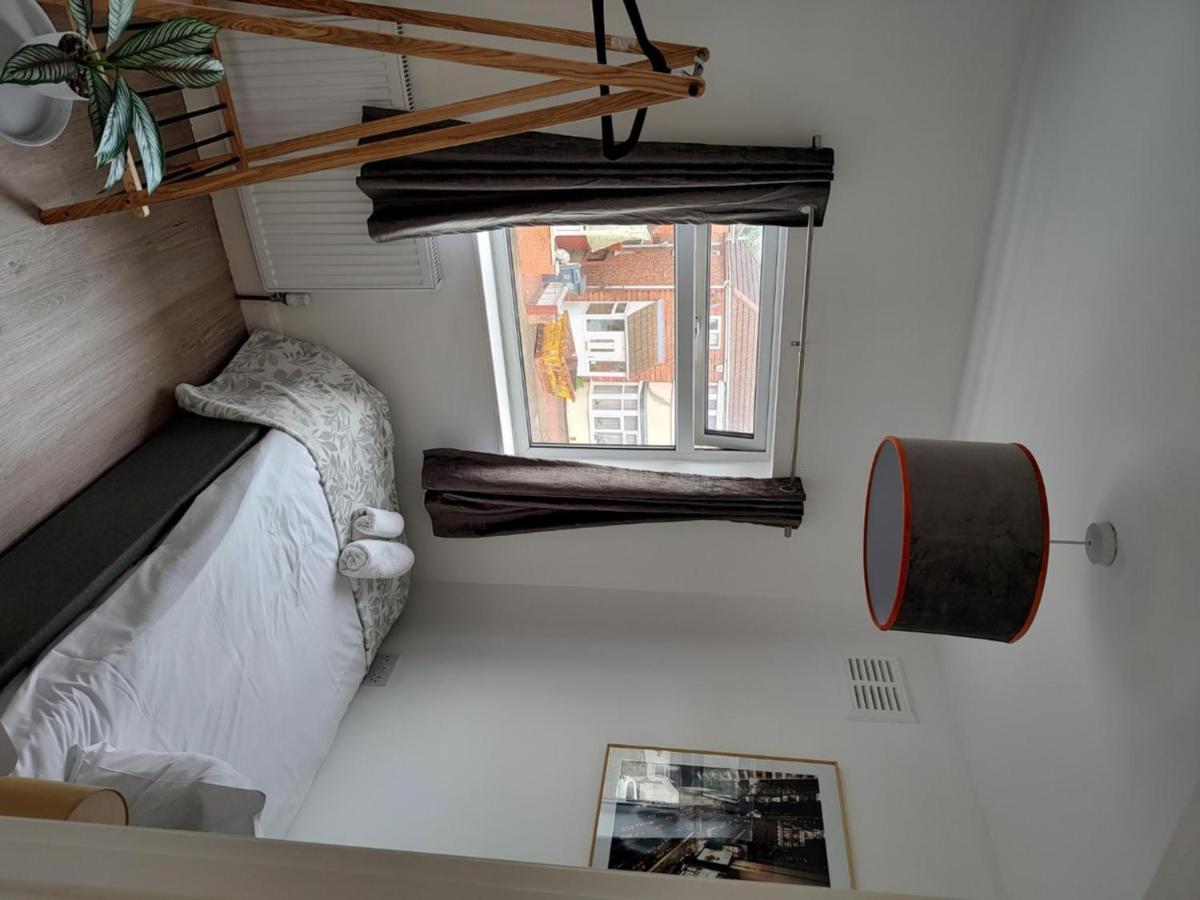 Wavertree Drive 3 Bed Contractor Home In レスター エクステリア 写真