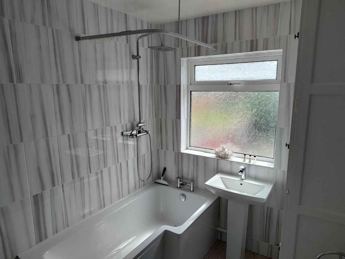 Wavertree Drive 3 Bed Contractor Home In レスター エクステリア 写真