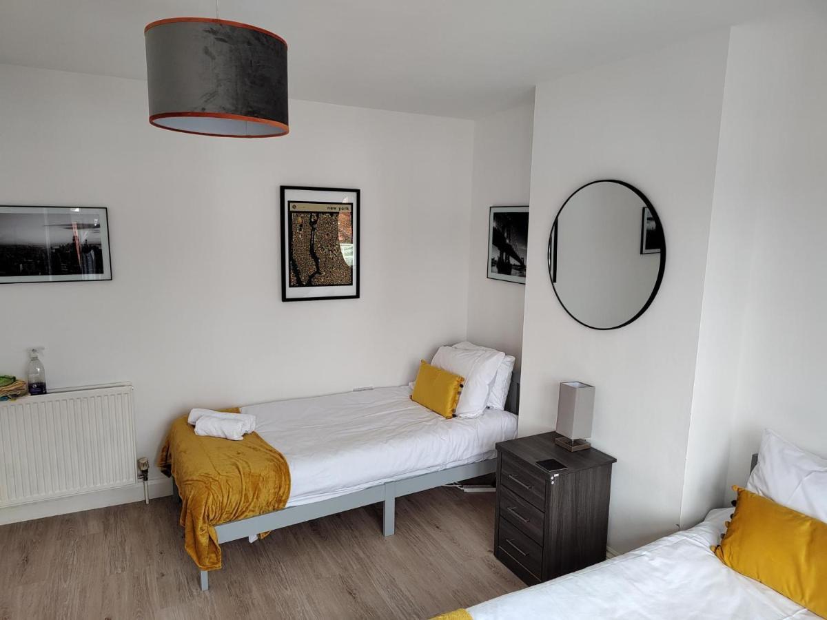 Wavertree Drive 3 Bed Contractor Home In レスター エクステリア 写真