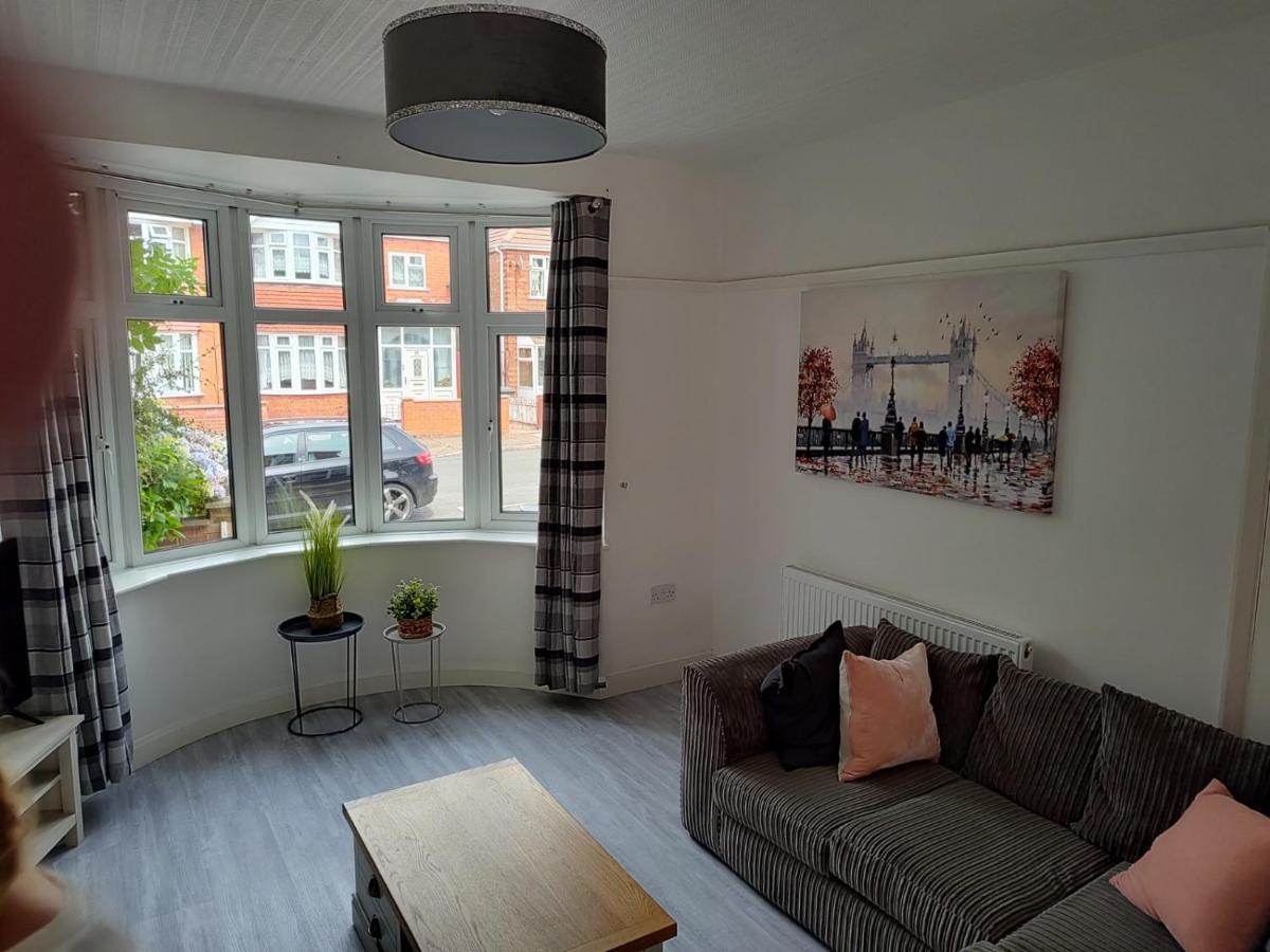 Wavertree Drive 3 Bed Contractor Home In レスター エクステリア 写真