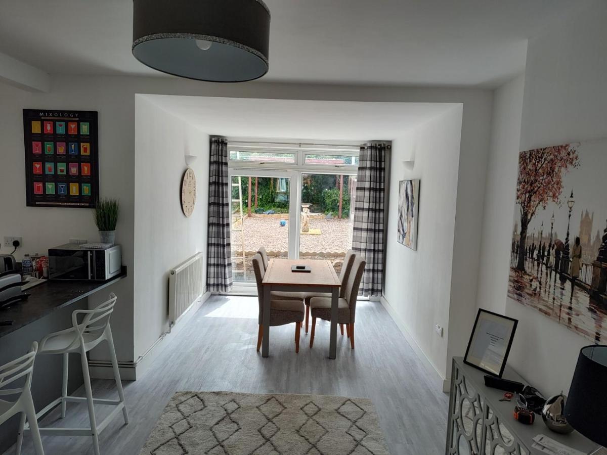 Wavertree Drive 3 Bed Contractor Home In レスター エクステリア 写真