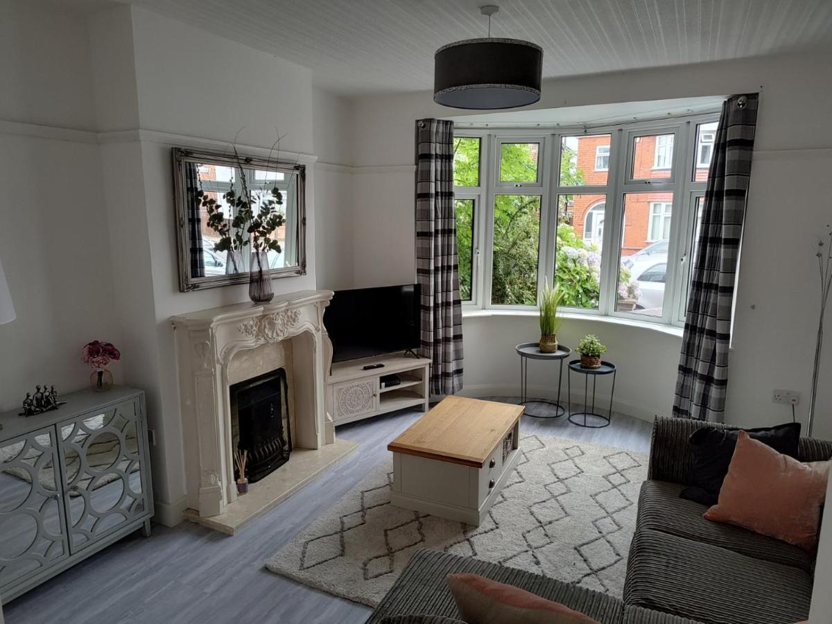Wavertree Drive 3 Bed Contractor Home In レスター エクステリア 写真