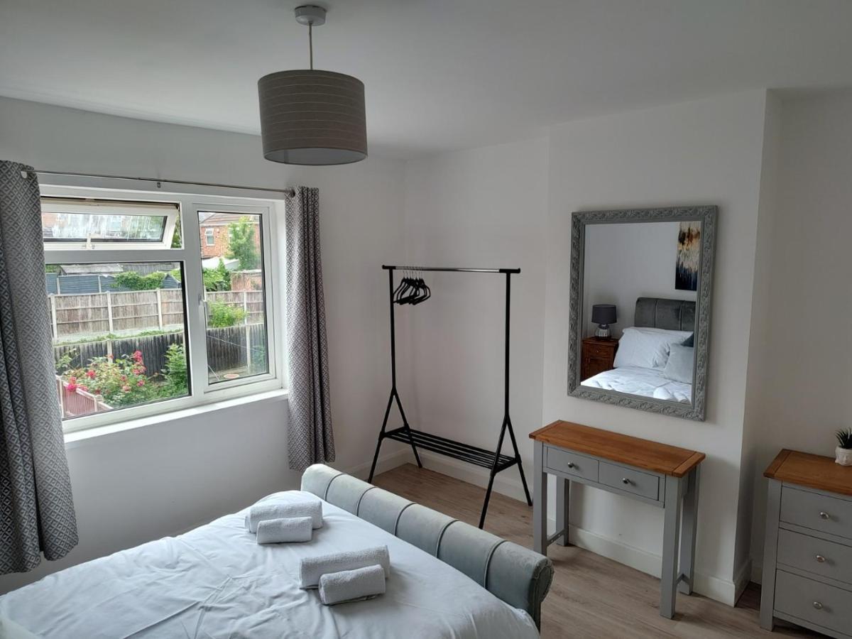 Wavertree Drive 3 Bed Contractor Home In レスター エクステリア 写真