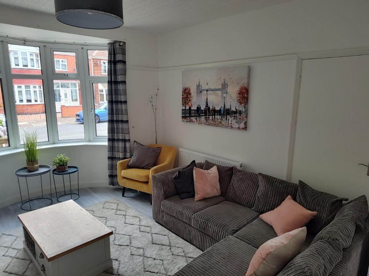 Wavertree Drive 3 Bed Contractor Home In レスター エクステリア 写真