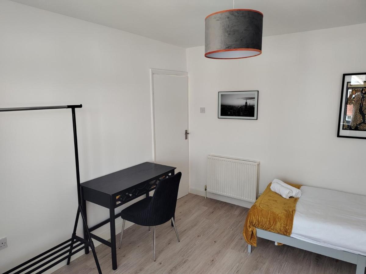Wavertree Drive 3 Bed Contractor Home In レスター エクステリア 写真