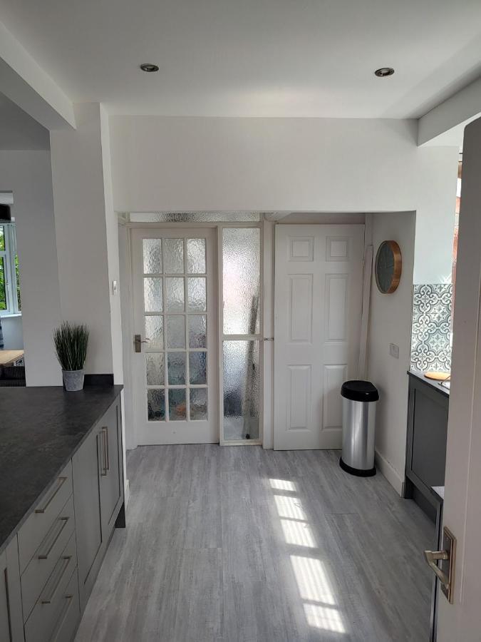 Wavertree Drive 3 Bed Contractor Home In レスター エクステリア 写真