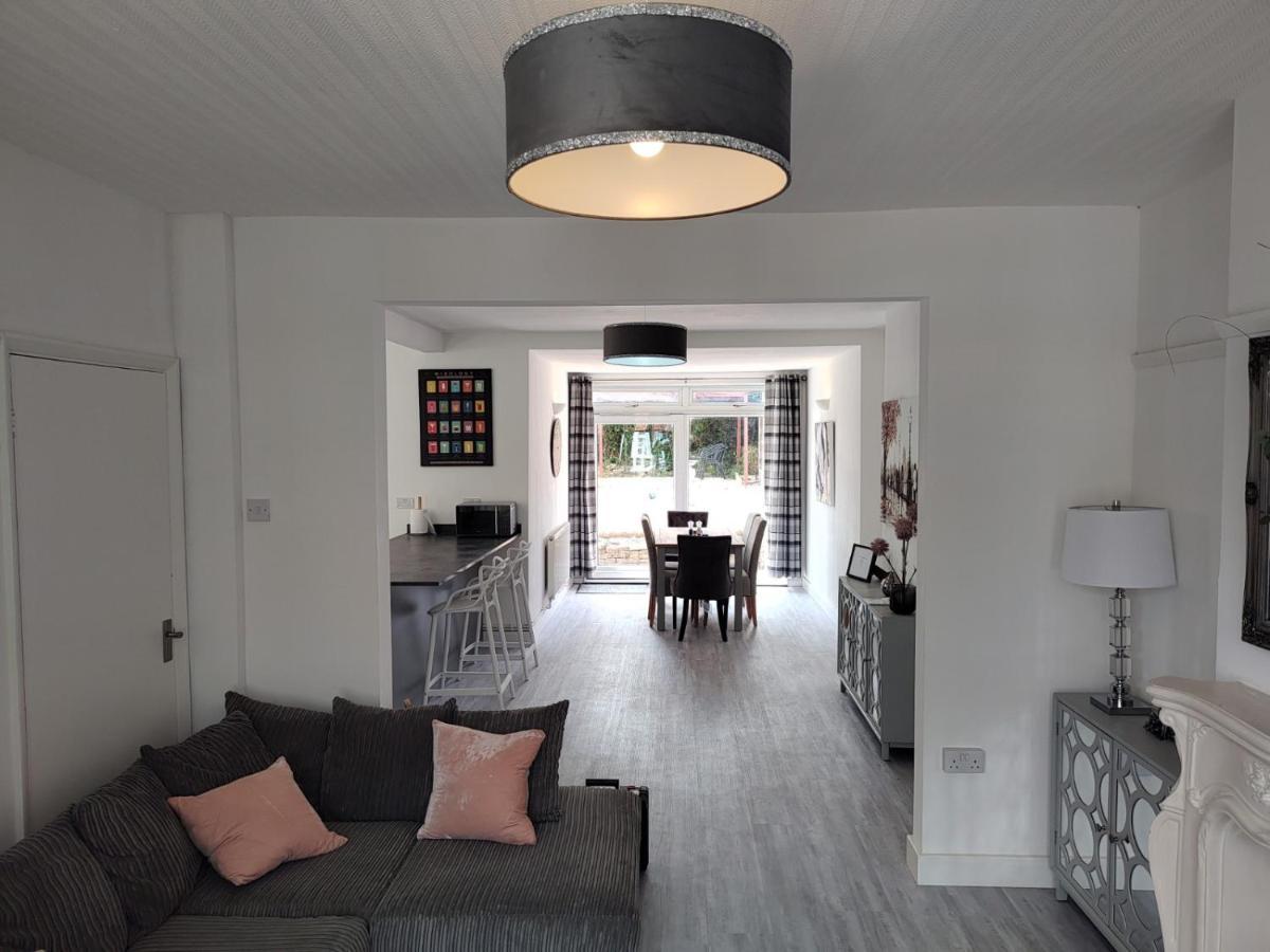 Wavertree Drive 3 Bed Contractor Home In レスター エクステリア 写真